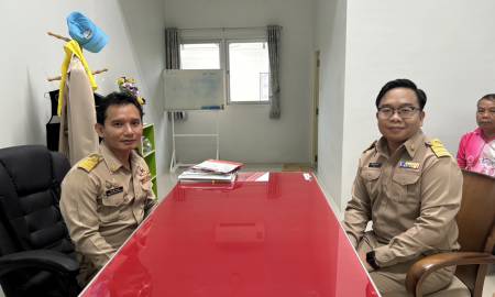 ให้การต้อนรับและรับรายงานตัวข้าราชการบรรจุใหม่ ตำแหน่งครูผู้ช่วย สกร.ระดับอำเภอเมืองระนอง